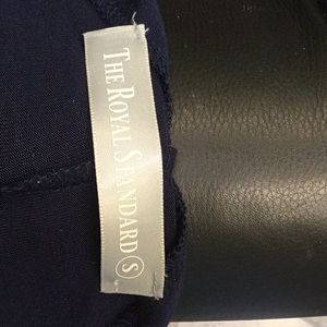 Wrap around top soft and stretchy fabric, so cute over leggings navy